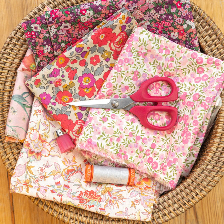 KAI 5" soft handle scissors in PINK